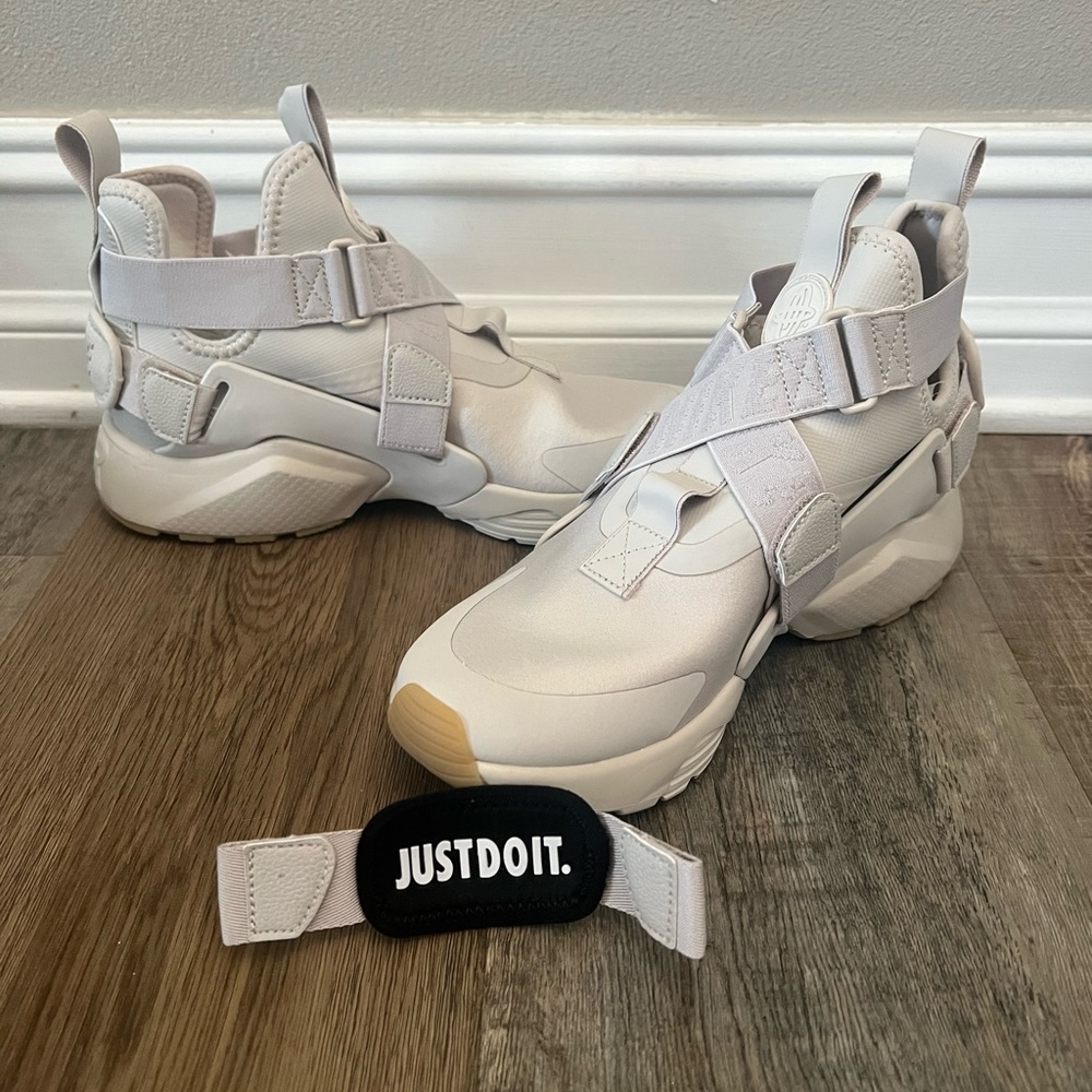 Nike Shoe - Tan - Size 8